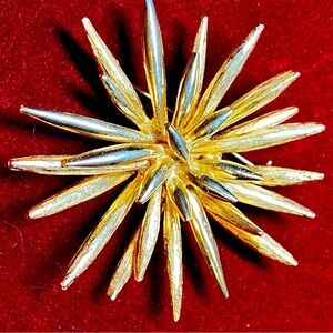 🍇 Marcel Boucher Vintage Gold Tone Starburst Costume Pin Brooch 🍇